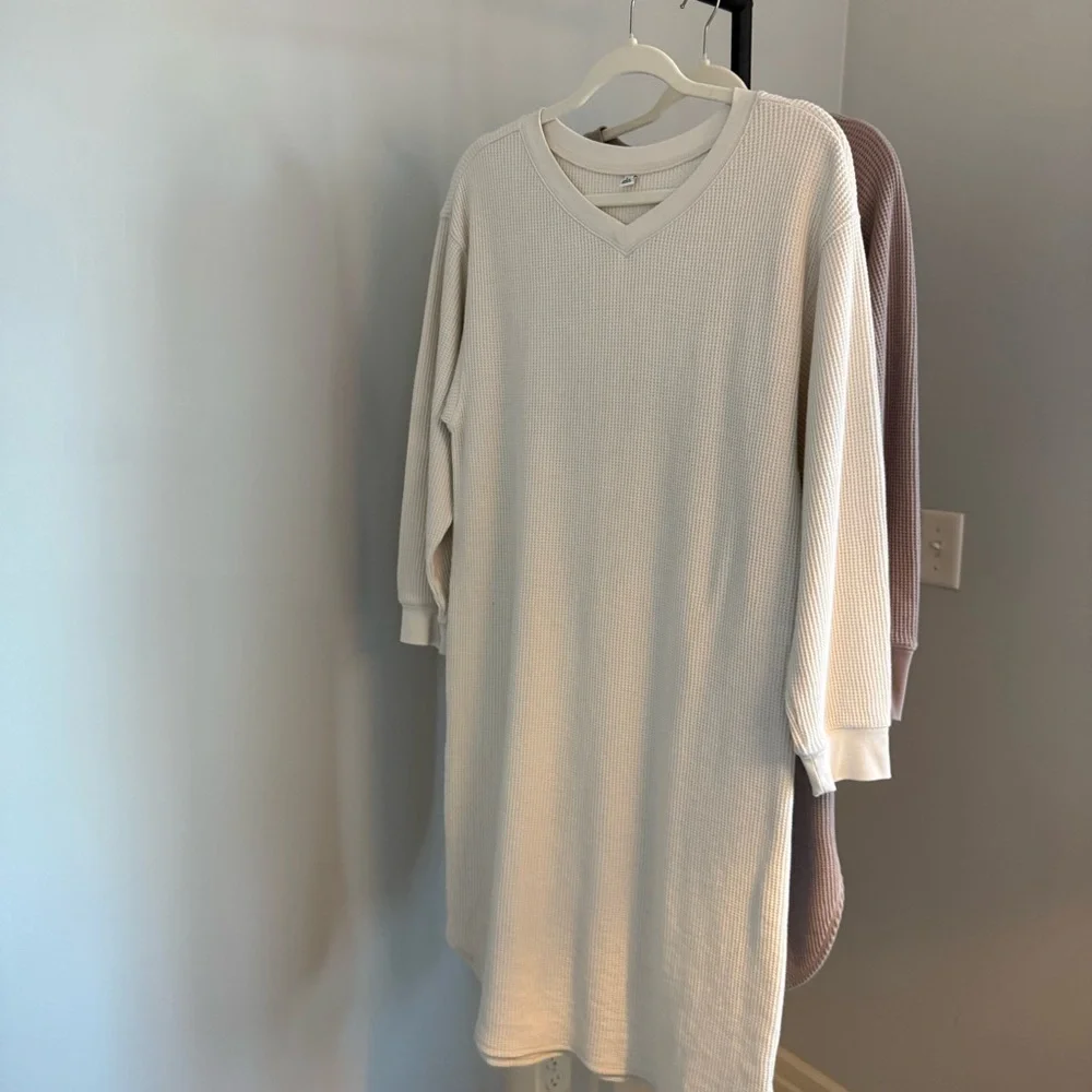 Black, Cream, and Tan Long Sleeve High End Waffle Dresses (Lot of 3) - Picture 5 of 10